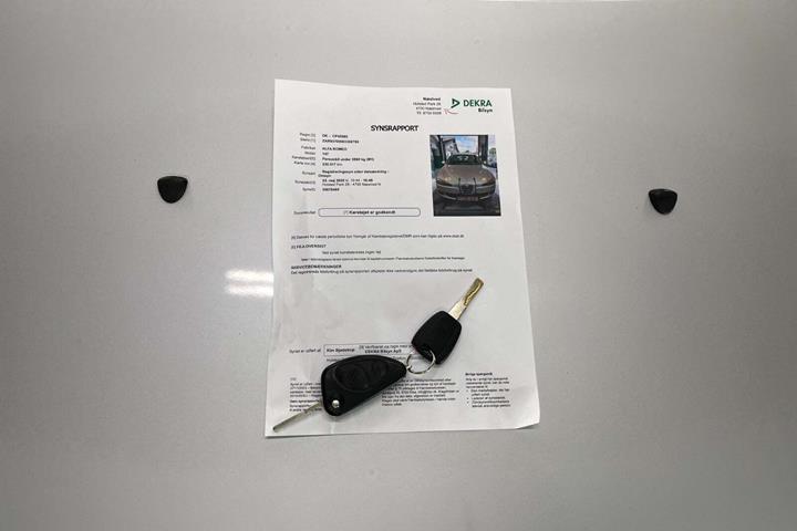 Sølv Alfa Romeo 147 fra 2005 set udefra