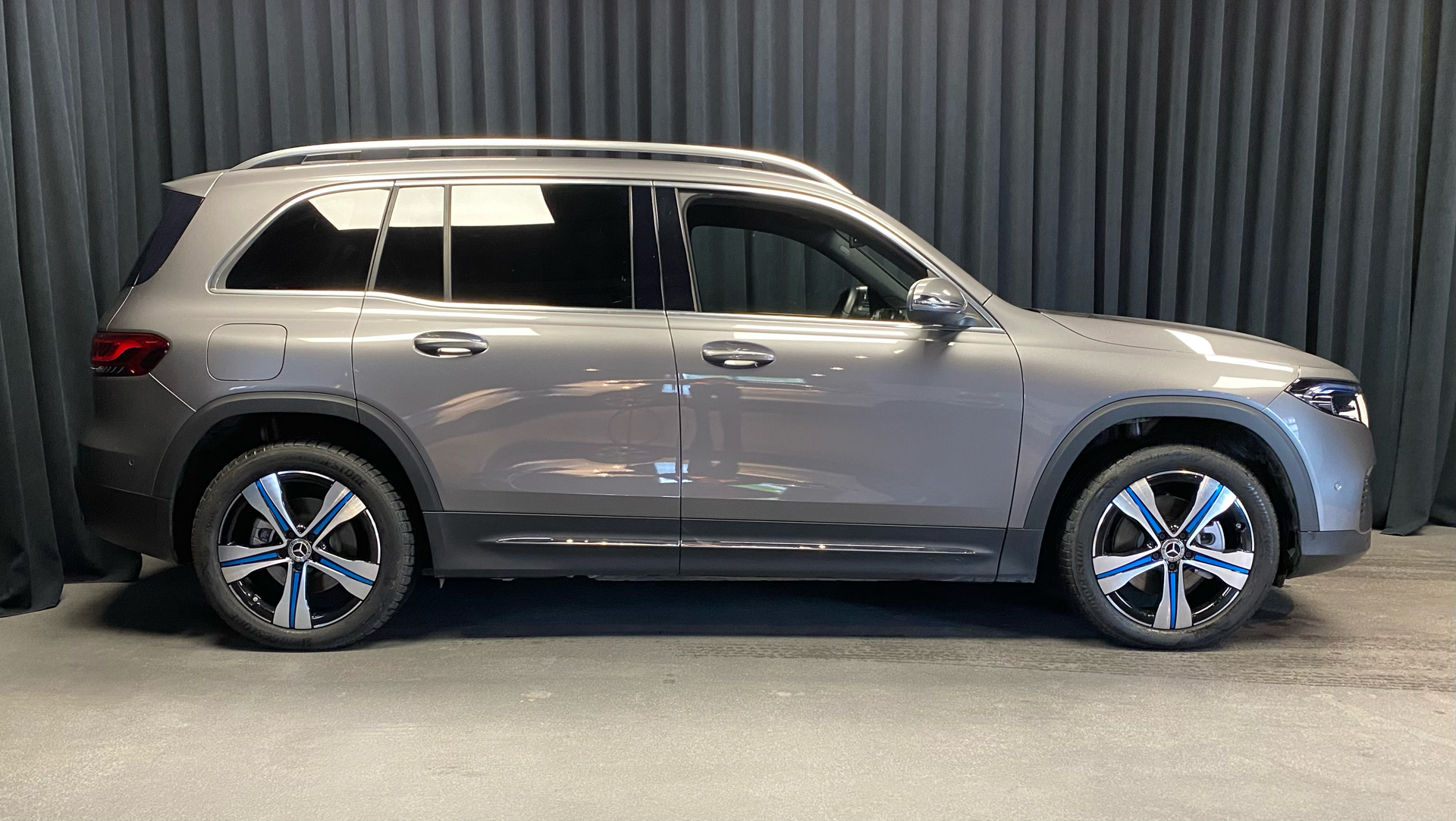 Grå Mercedes EQB 250+ fra 2023