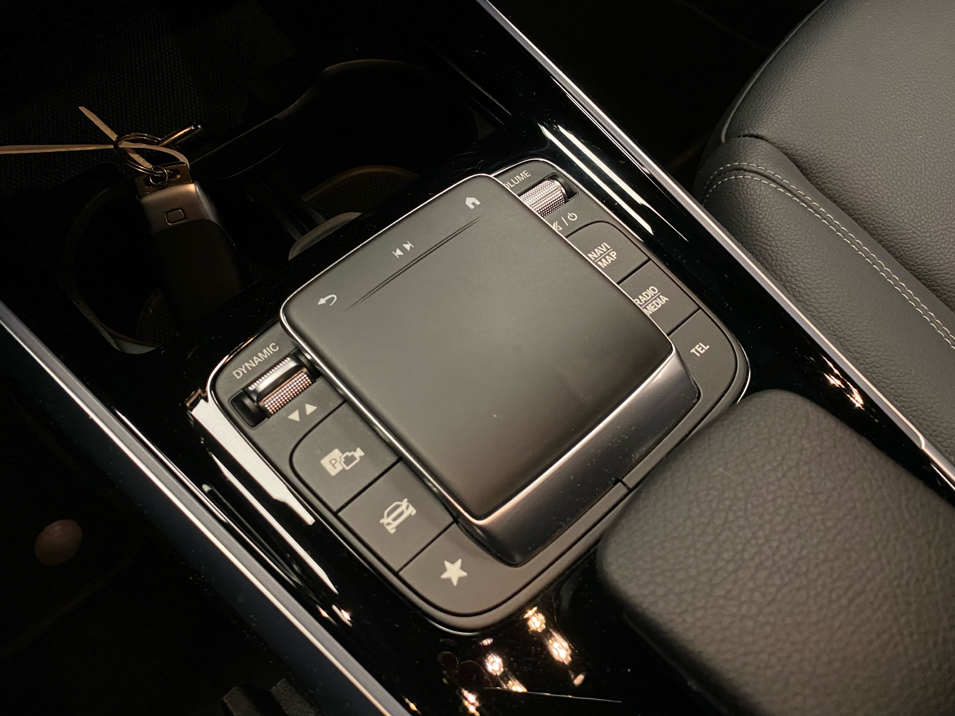 Grå Mercedes EQB 250+ fra 2023