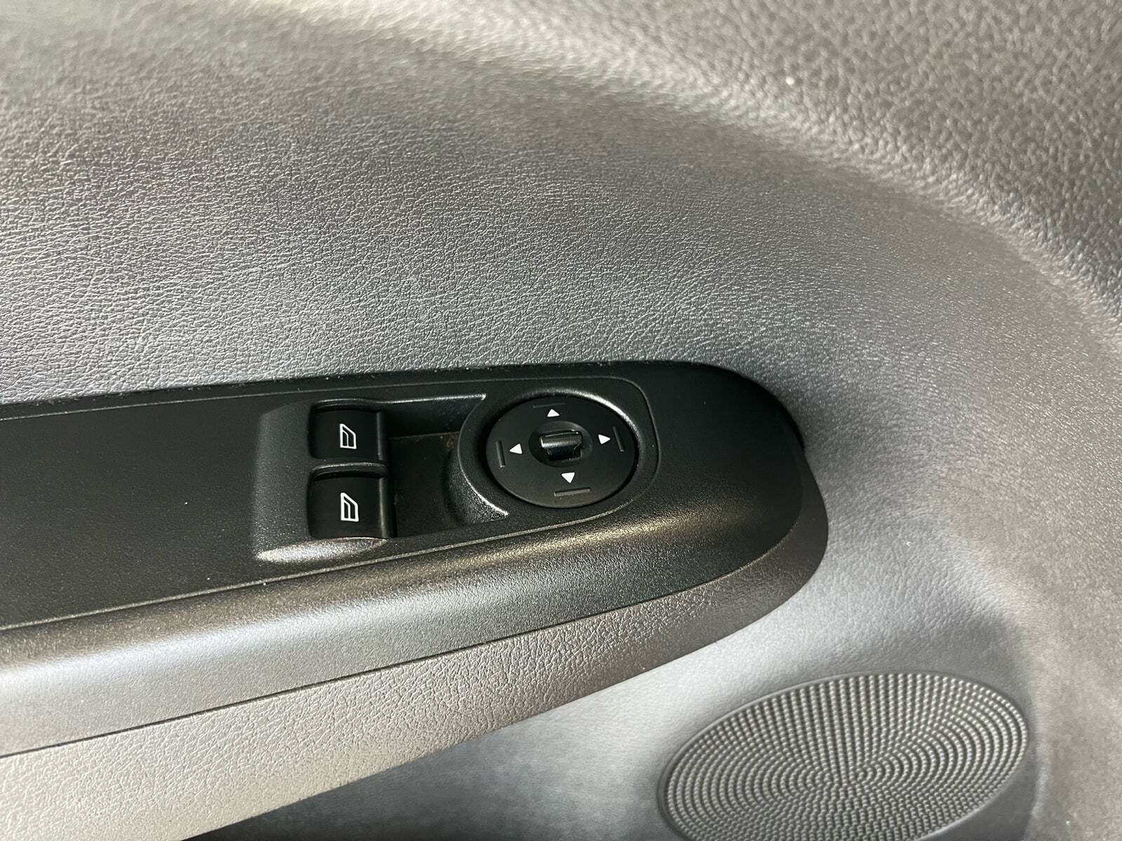 Hvid Ford Transit Courier fra 2016