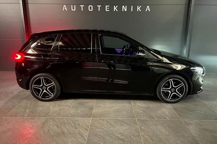 Sort Mercedes B250 e fra 2020 set udefra