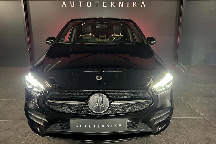 Sort Mercedes B250 e fra 2020 set udefra