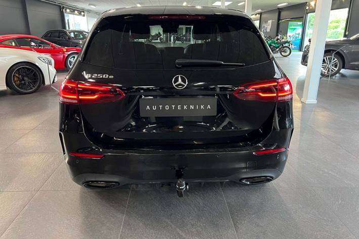 Sort Mercedes B250 e fra 2020 set udefra