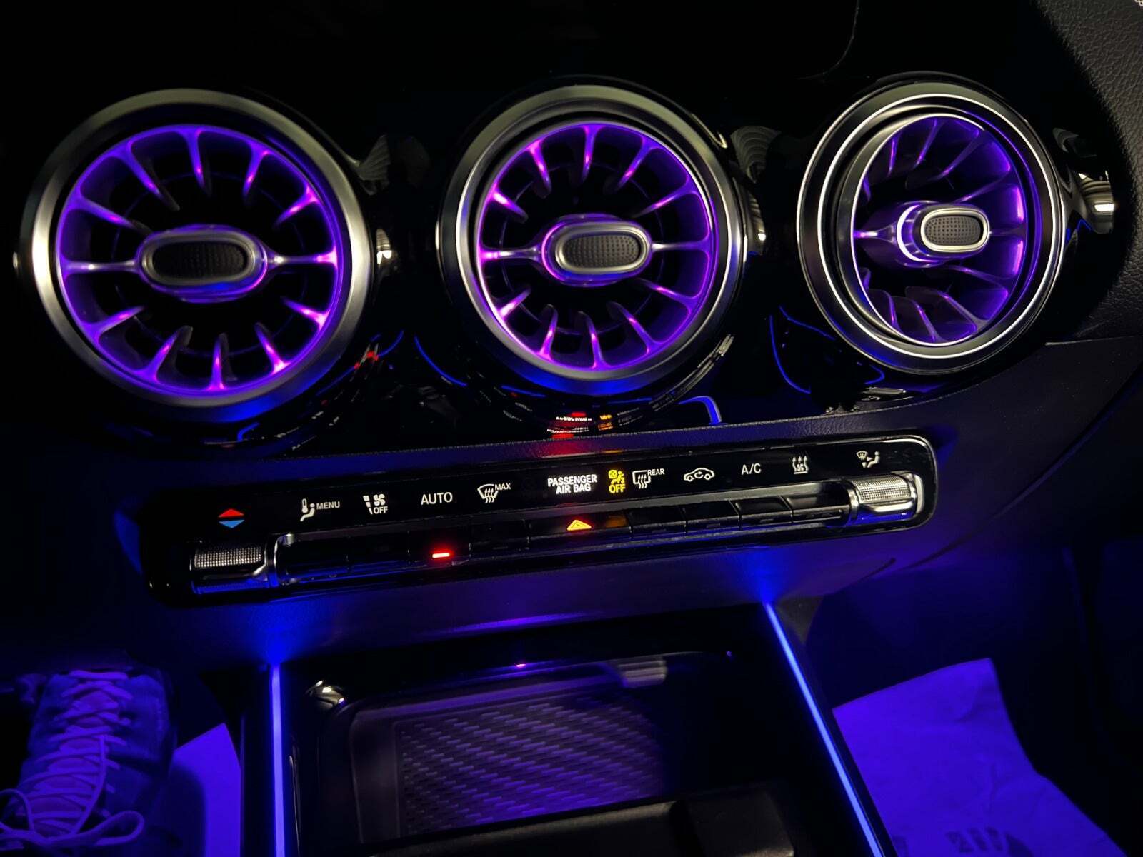 Sort Mercedes B250 e fra 2020 set indefra