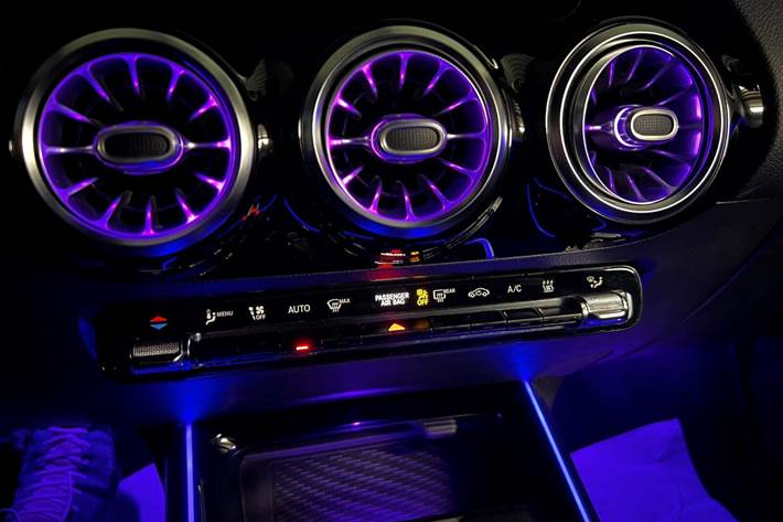 Sort Mercedes B250 e fra 2020 set indefra