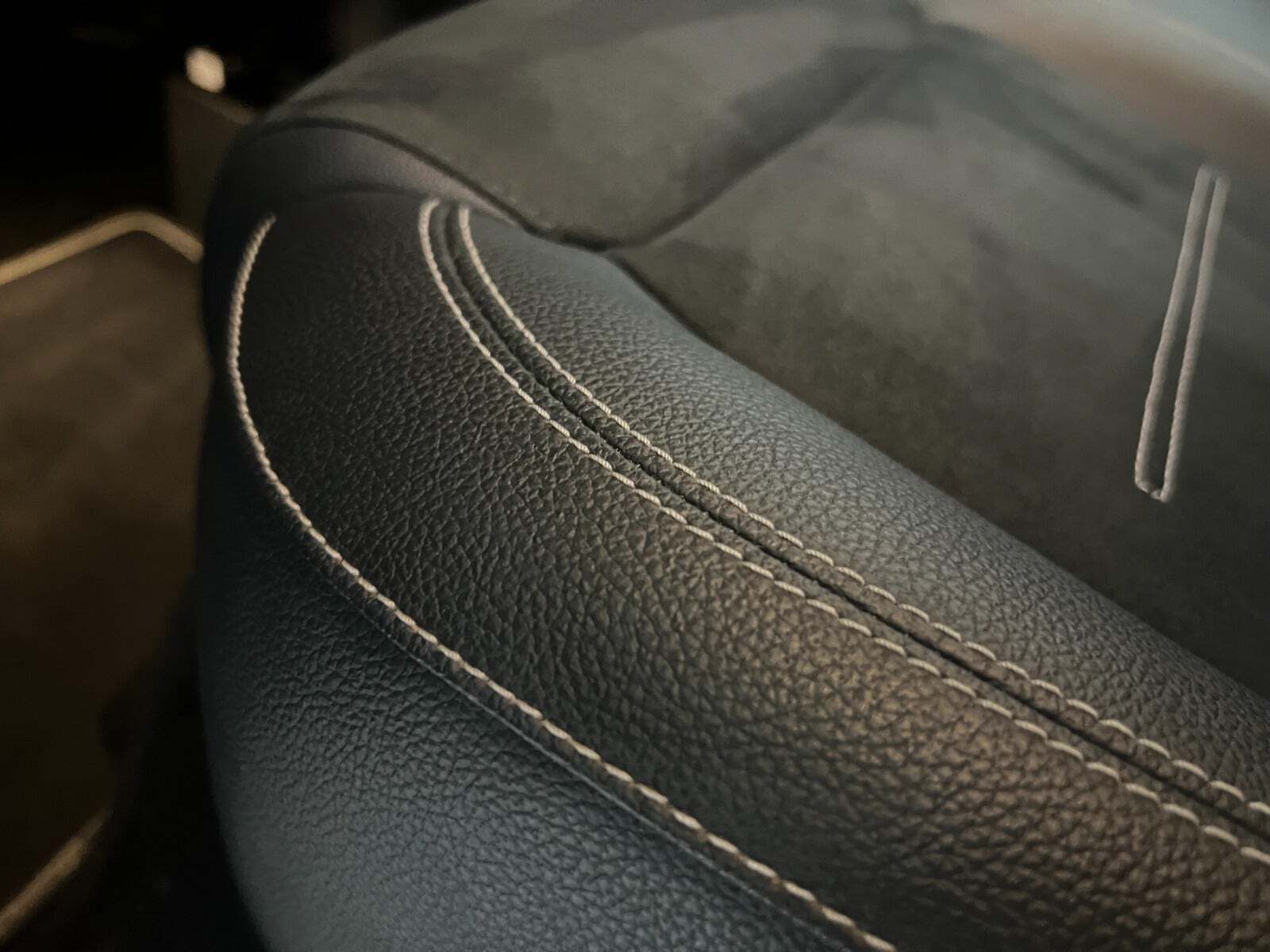 Sort Mercedes B250 e fra 2020 set indefra