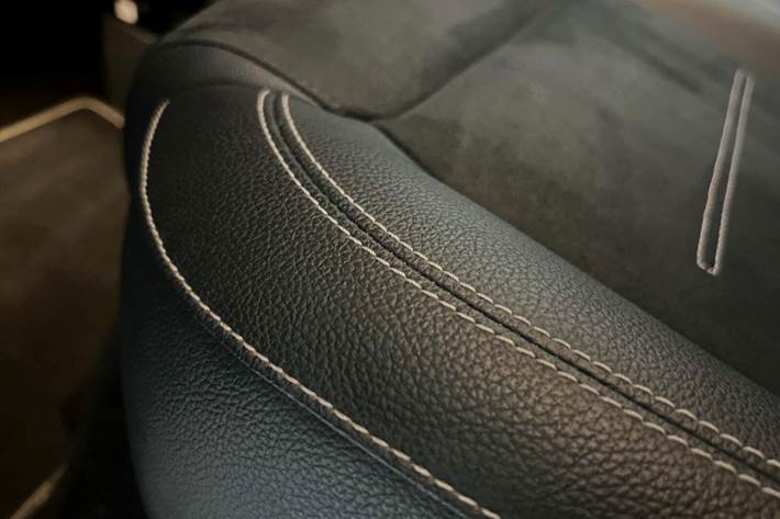 Sort Mercedes B250 e fra 2020 set indefra