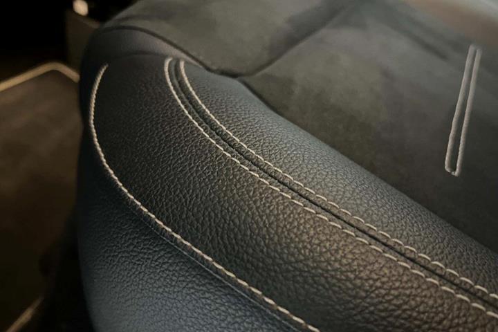 Sort Mercedes B250 e fra 2020 set indefra