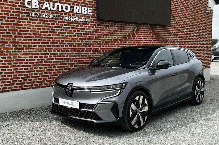 Sort Renault Mégane fra 2023 set udefra