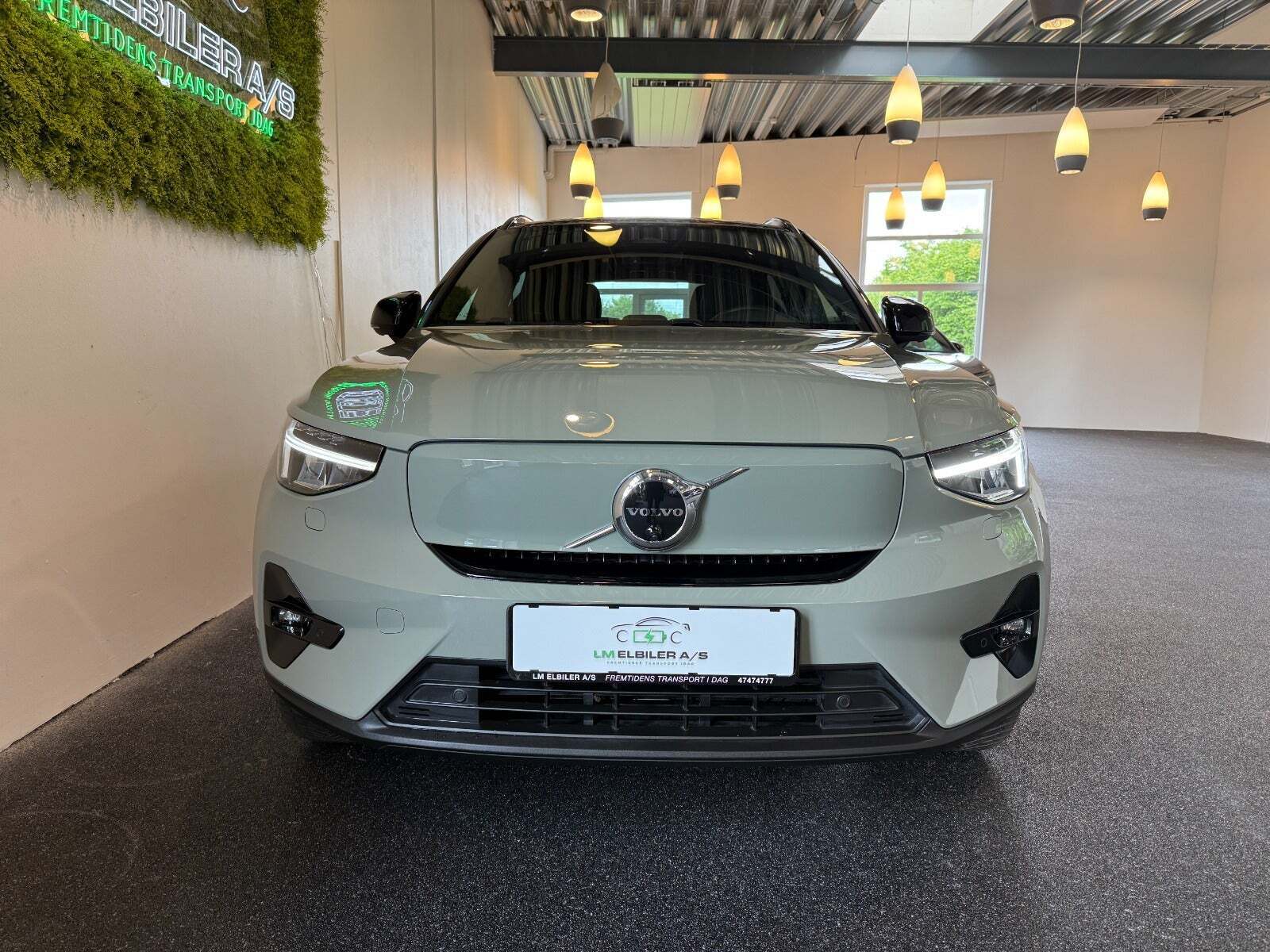 Grøn Volvo XC40 fra 2023