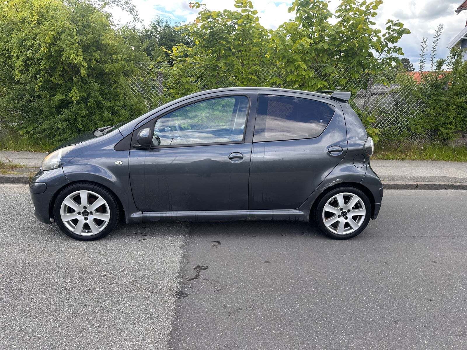 Grøn Toyota Aygo fra 2010