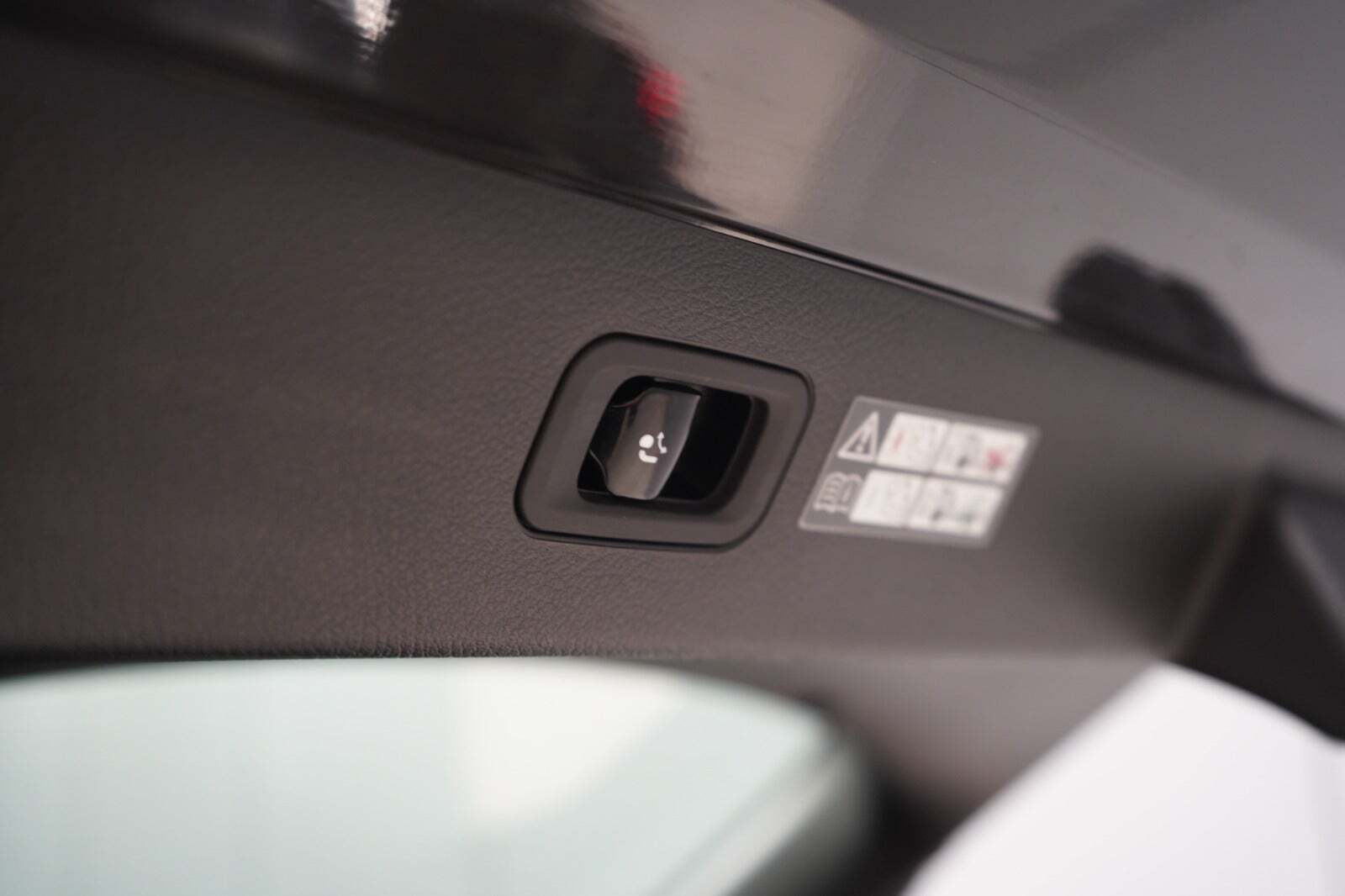 Mercedes EQS450+ Electric Art