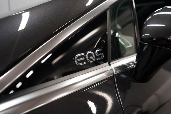 Grå Mercedes EQS450+ fra 2022