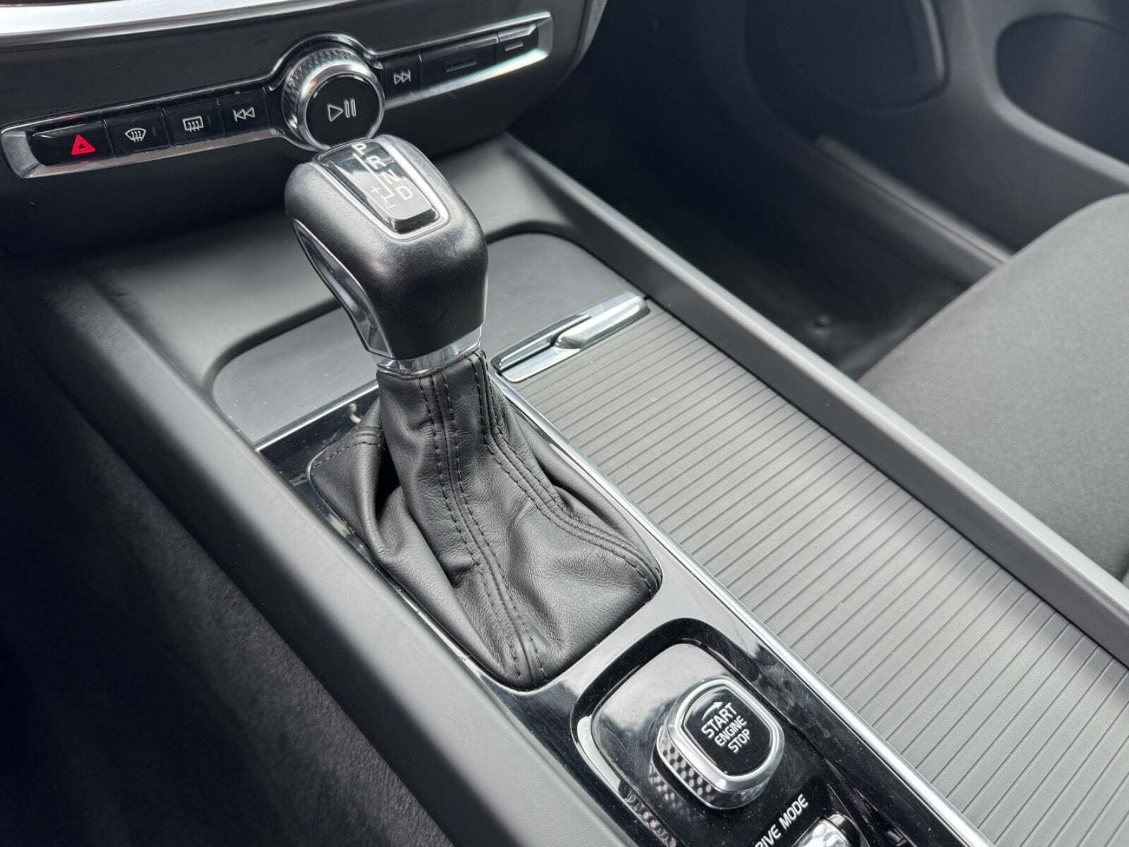 Grå Volvo V60 fra 2019