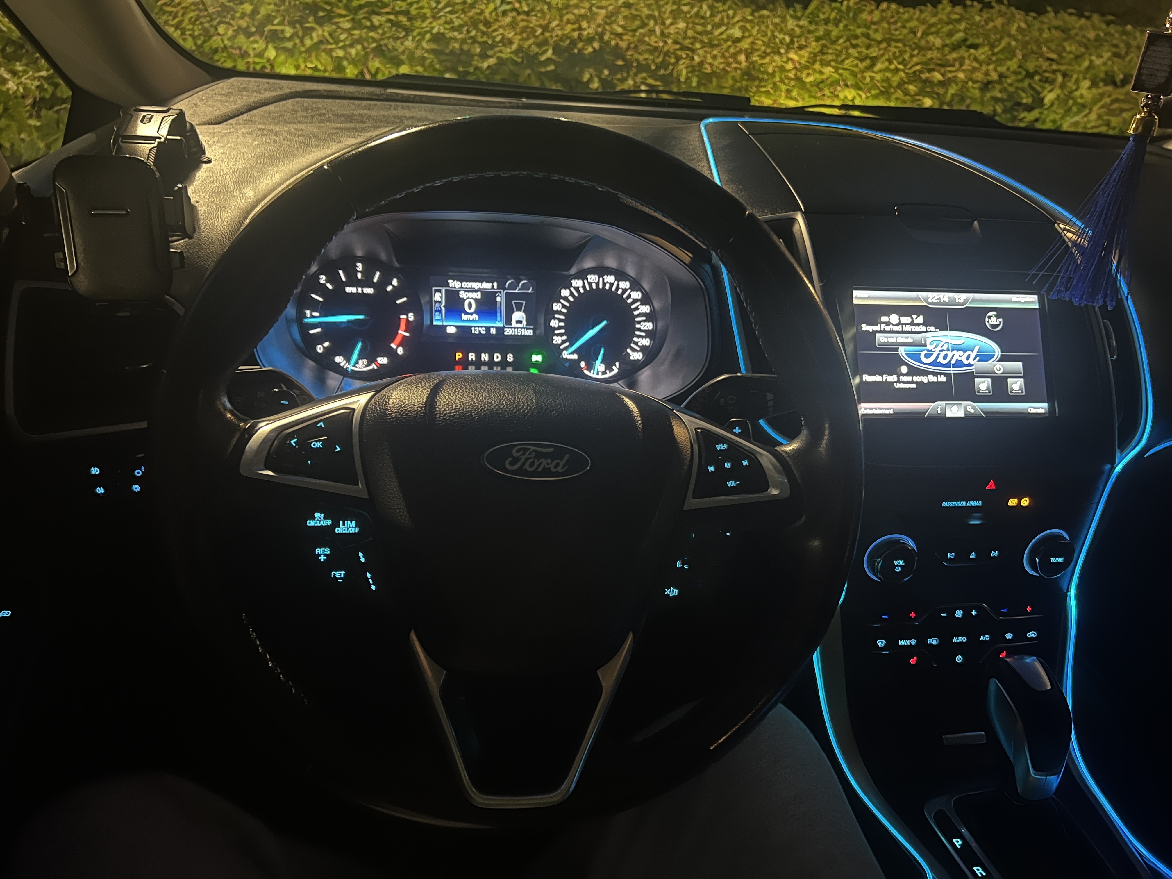Grå Ford S-MAX fra 2016