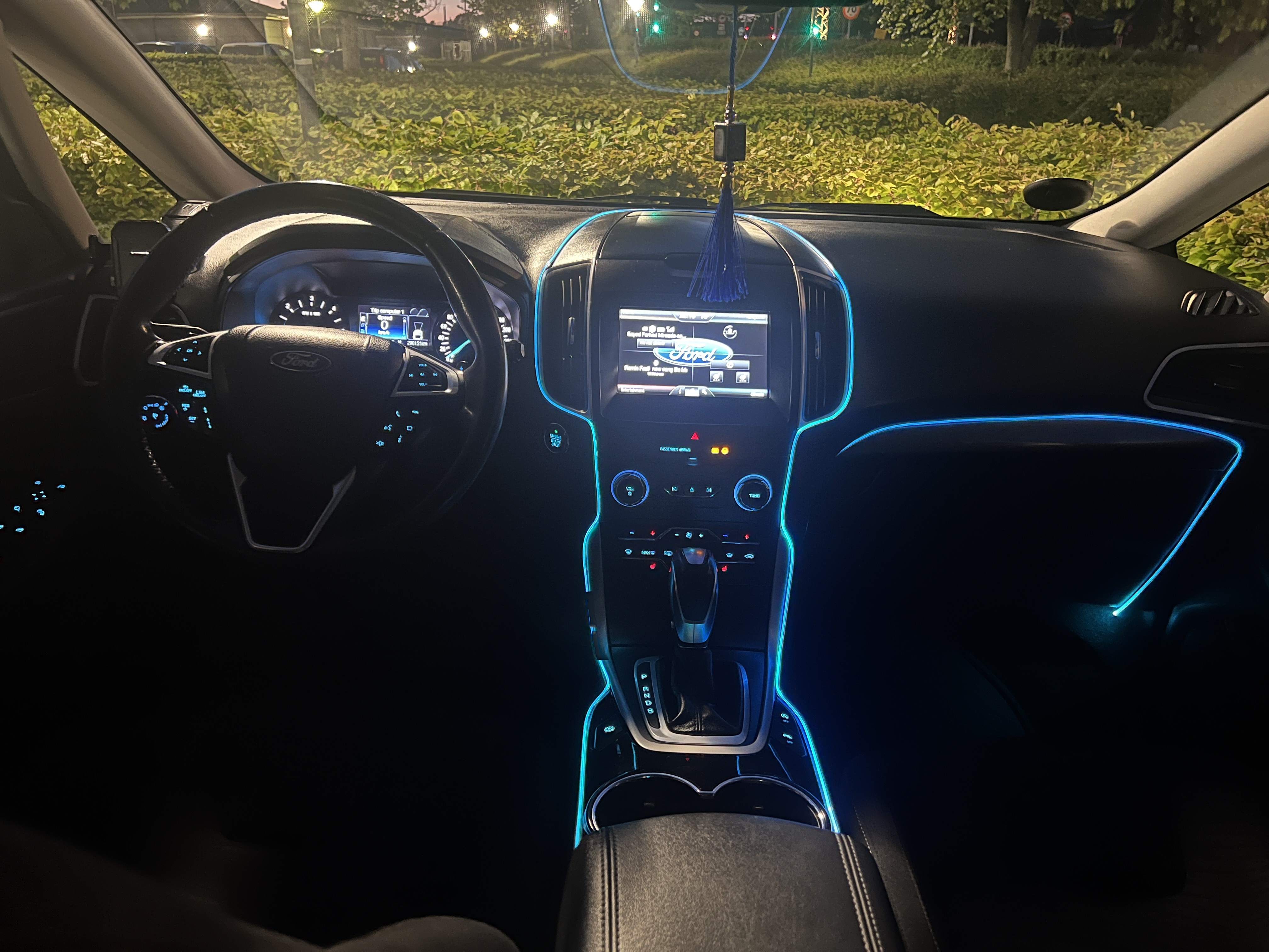 Grå Ford S-MAX fra 2016