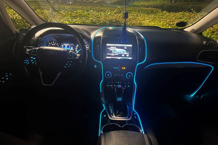 Grå Ford S-MAX fra 2016