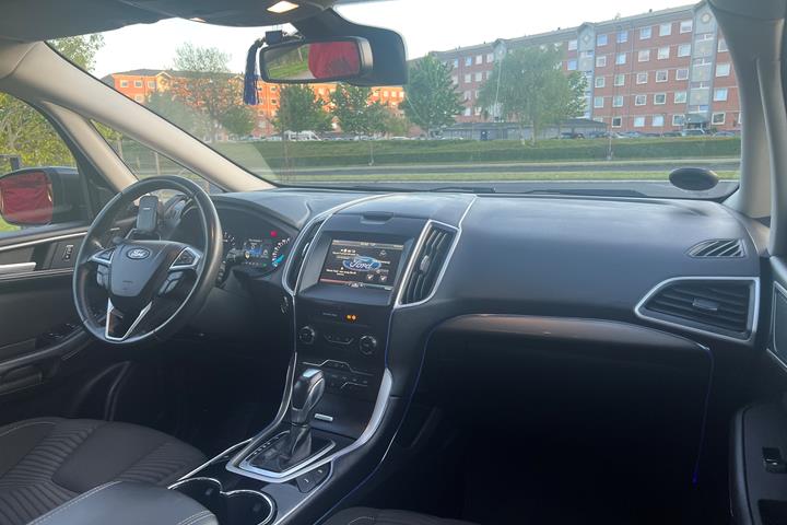 Grå Ford S-MAX fra 2016