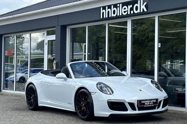 Gul Porsche 911 Carrera 4 GTS fra 2017