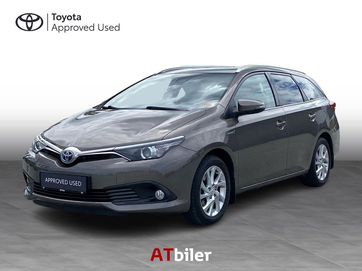 Bronze Toyota Auris fra 2017 set udefra