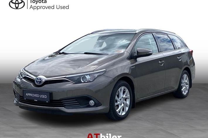 Bronze Toyota Auris fra 2017 set udefra