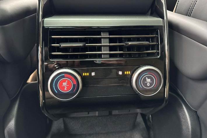 Hvid Land Rover Range Rover sport fra 2024