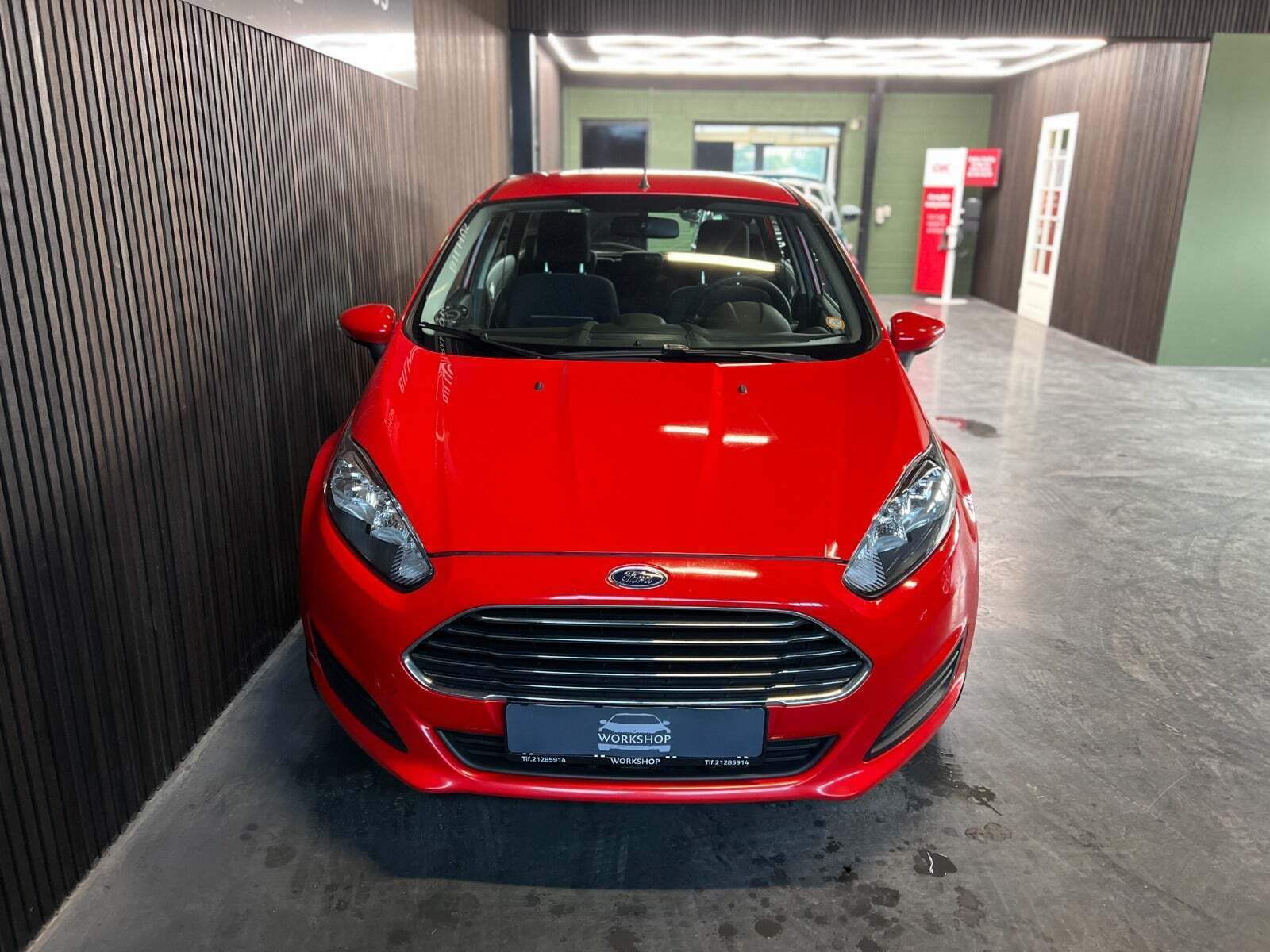 Rød Ford Fiesta fra 2013