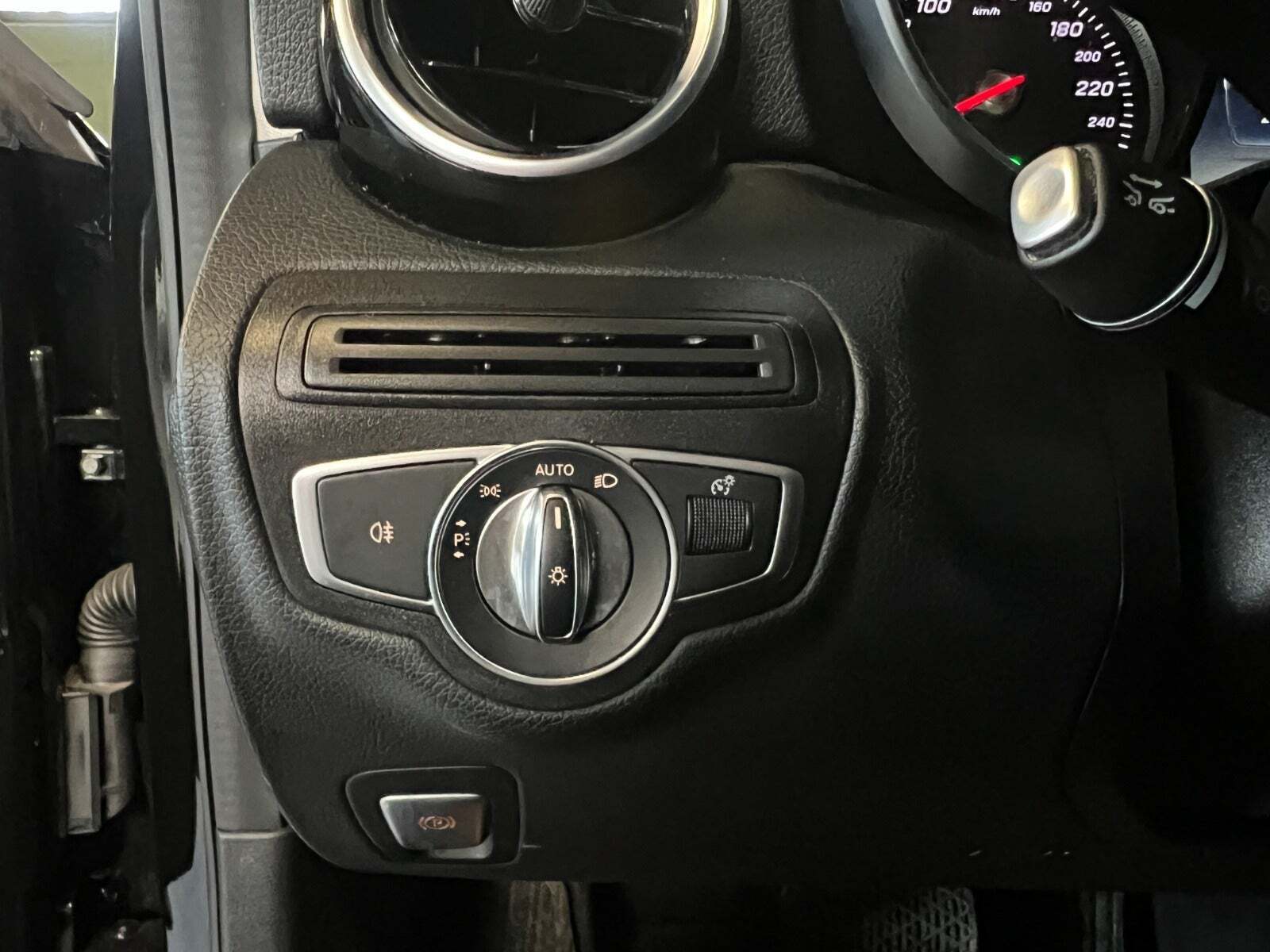 Sort Mercedes C220 d fra 2016