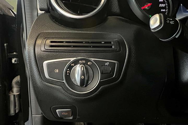 Sort Mercedes C220 d fra 2016