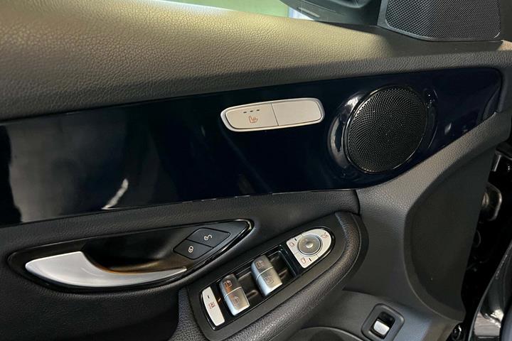 Sort Mercedes C220 d fra 2016