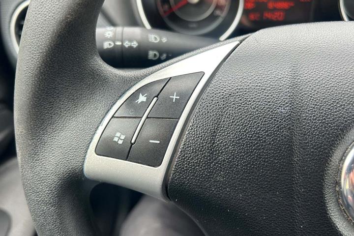 Hvid Fiat Punto Evo fra 2010 set indefra