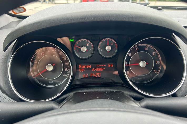 Hvid Fiat Punto Evo fra 2010 set indefra