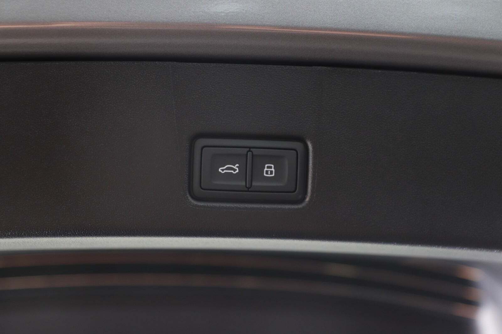 Grå Audi Q4 e-tron fra 2024