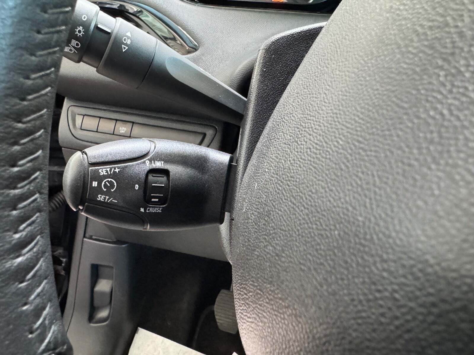 Sort Peugeot 208 fra 2019