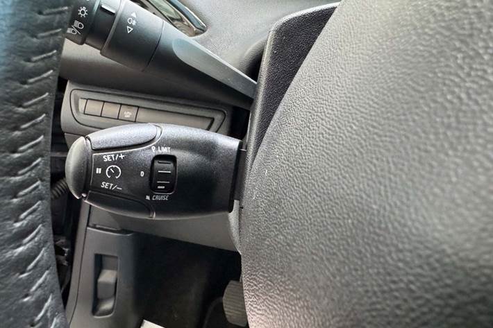 Sort Peugeot 208 fra 2019