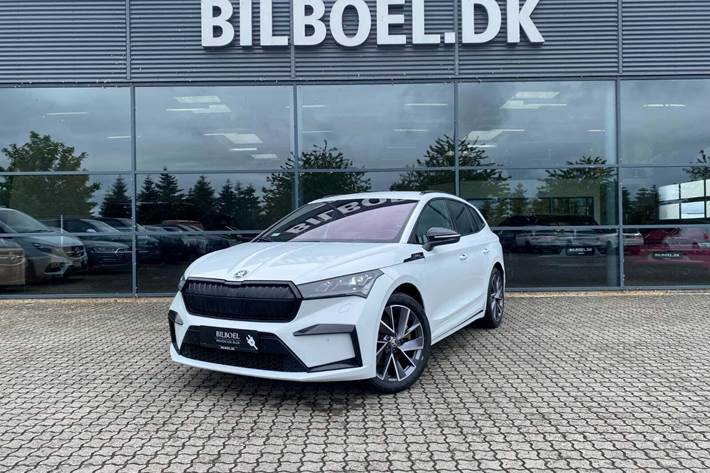Hvid Skoda Enyaq fra 2022 set udefra