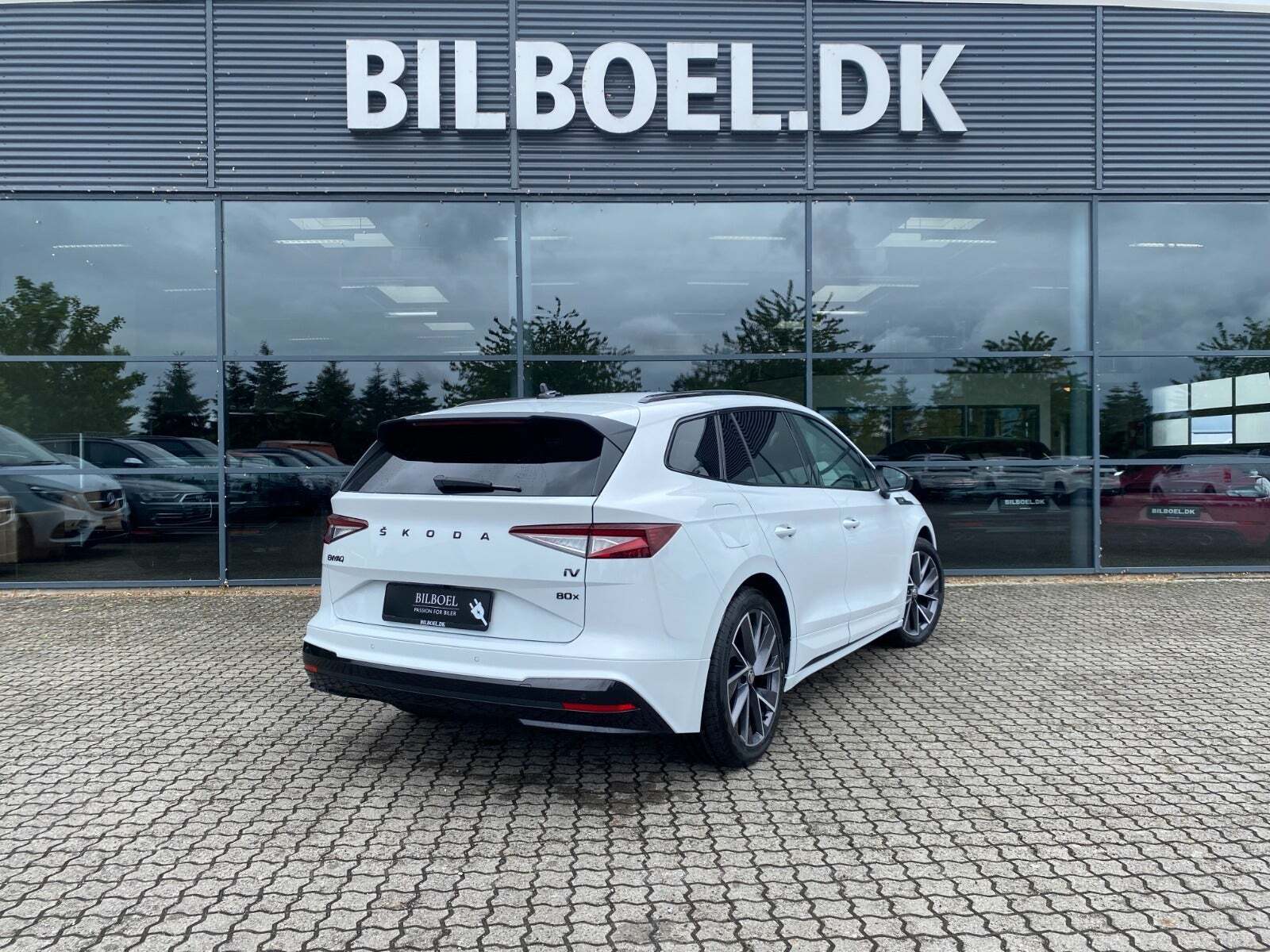 Hvid Skoda Enyaq fra 2022