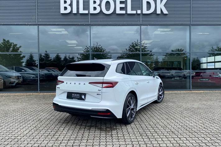 Hvid Skoda Enyaq fra 2022