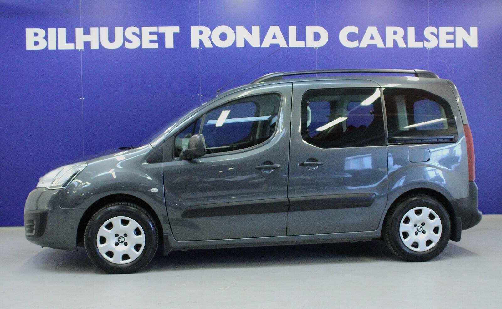 Grå Peugeot Partner Tepee fra 2017