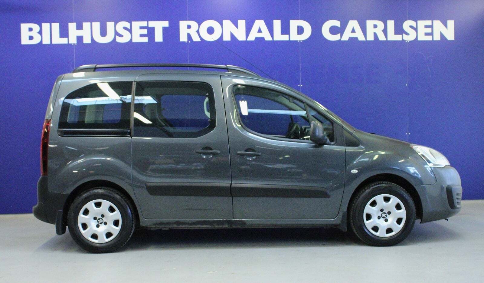 Grå Peugeot Partner Tepee fra 2017