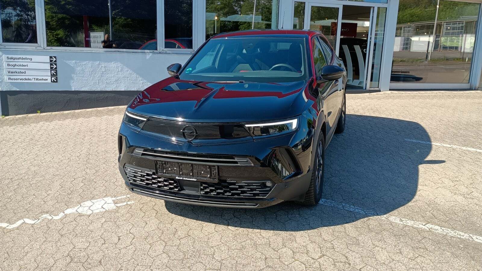 Sort Opel Mokka-e fra 2023