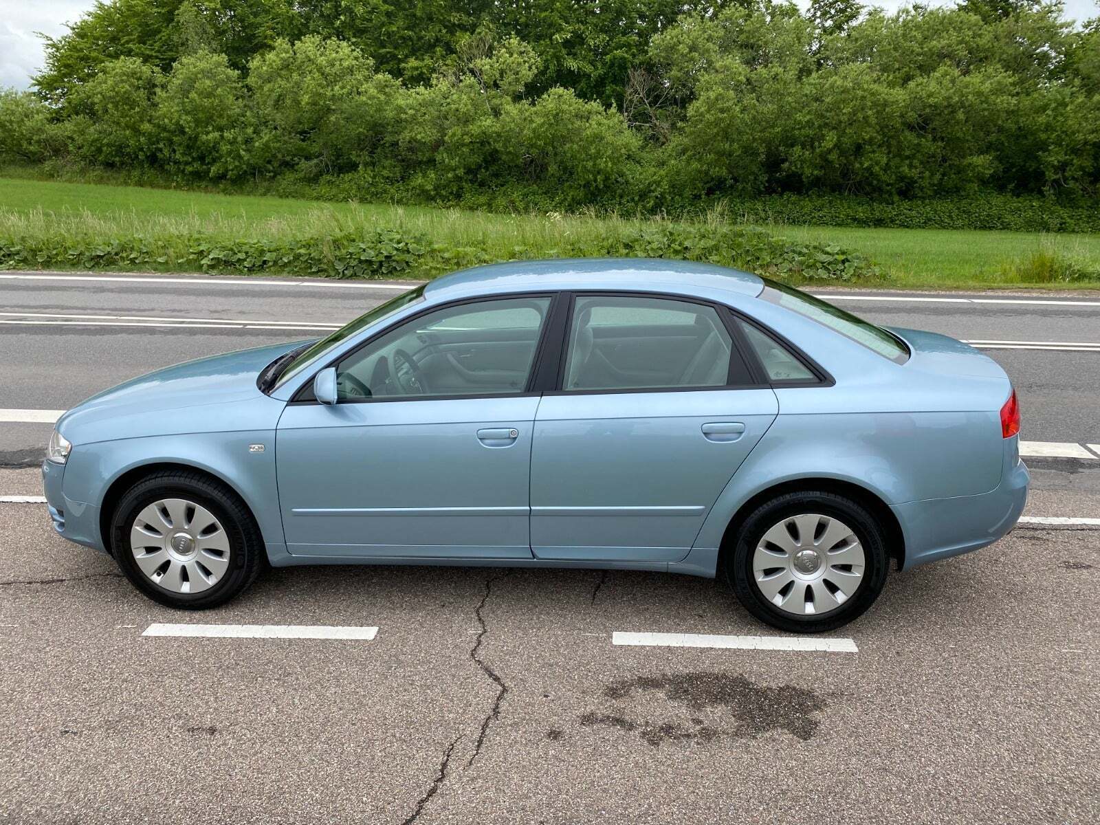 Blå Audi A4 fra 2005