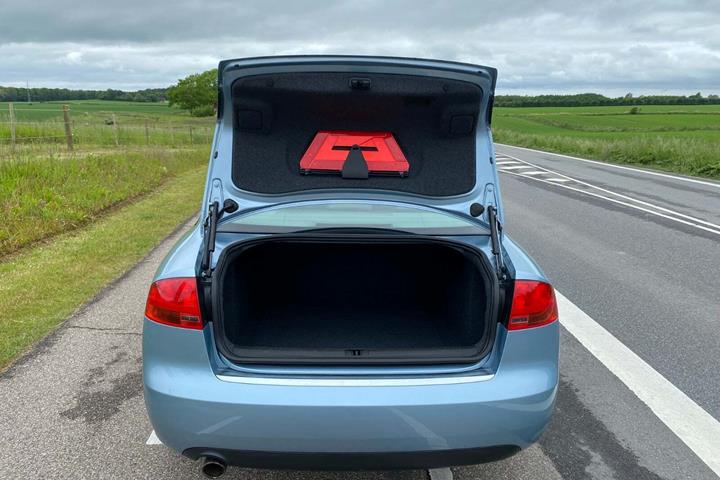 Blå Audi A4 fra 2005
