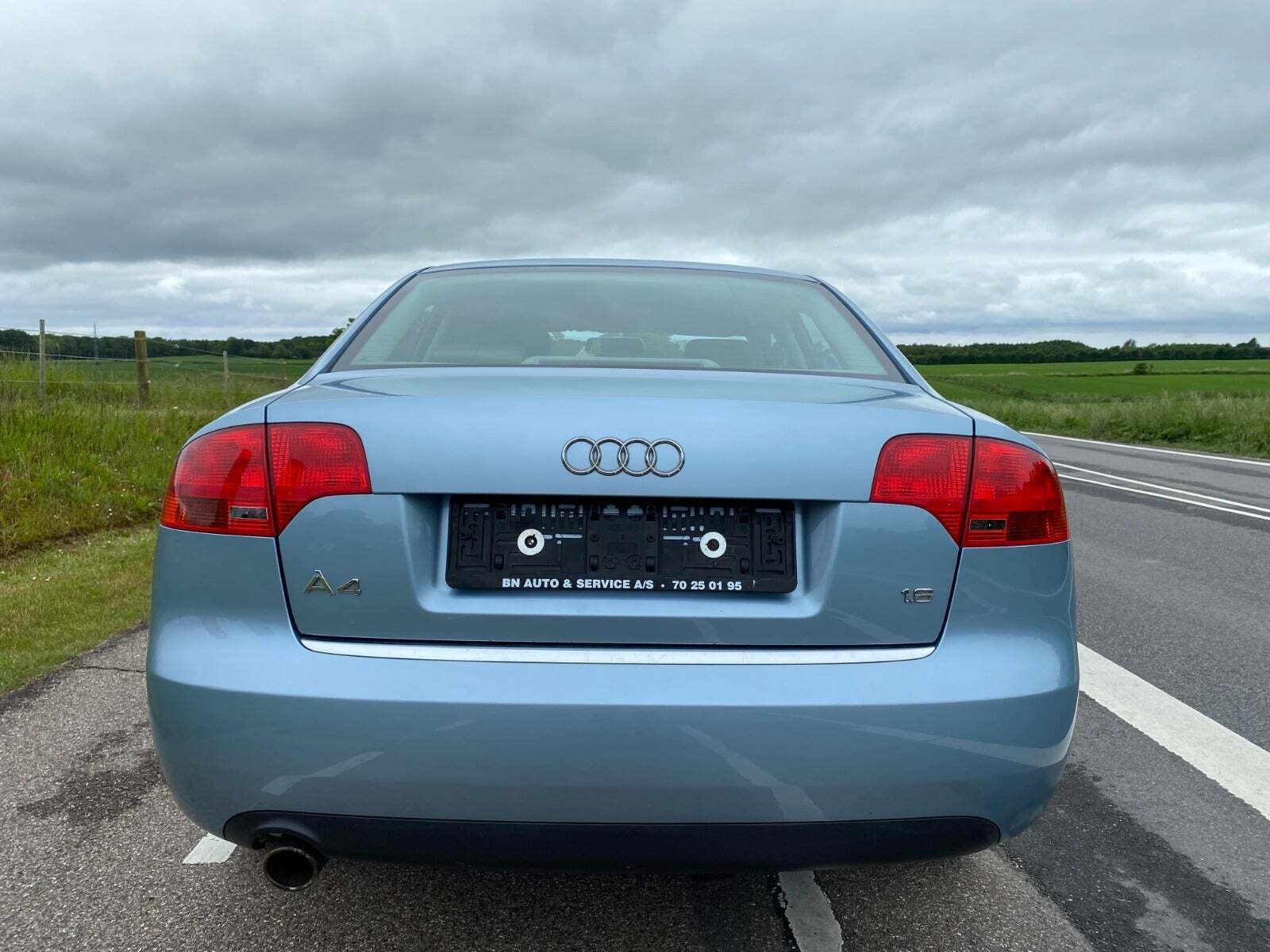 Blå Audi A4 fra 2005