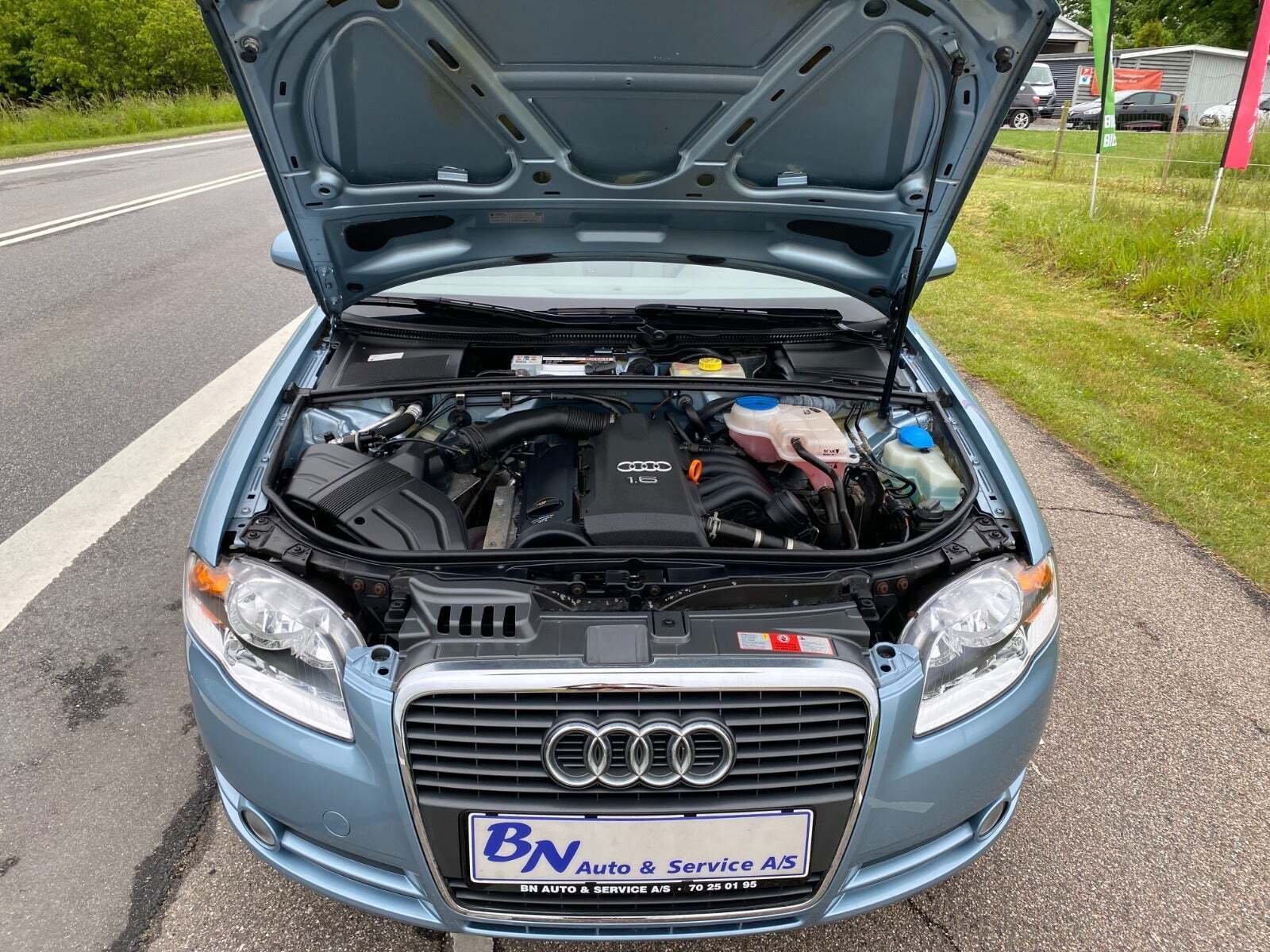 Blå Audi A4 fra 2005