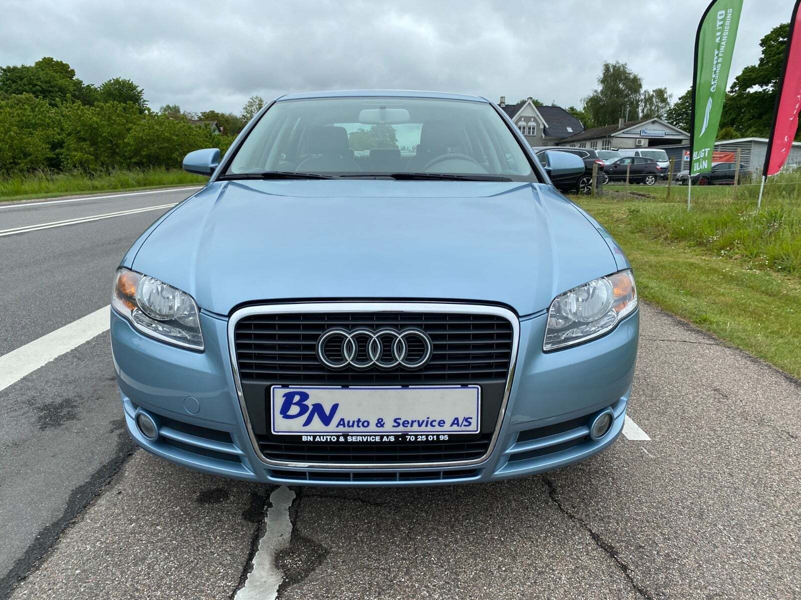 Blå Audi A4 fra 2005