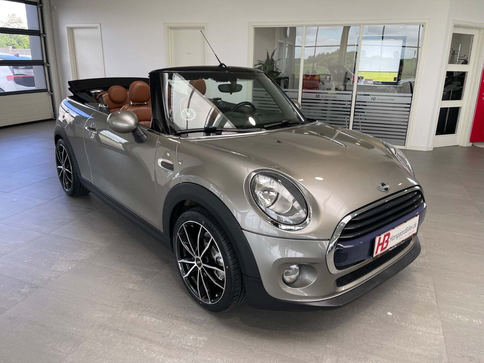 Orange Mini Cooper fra 2016 set udefra