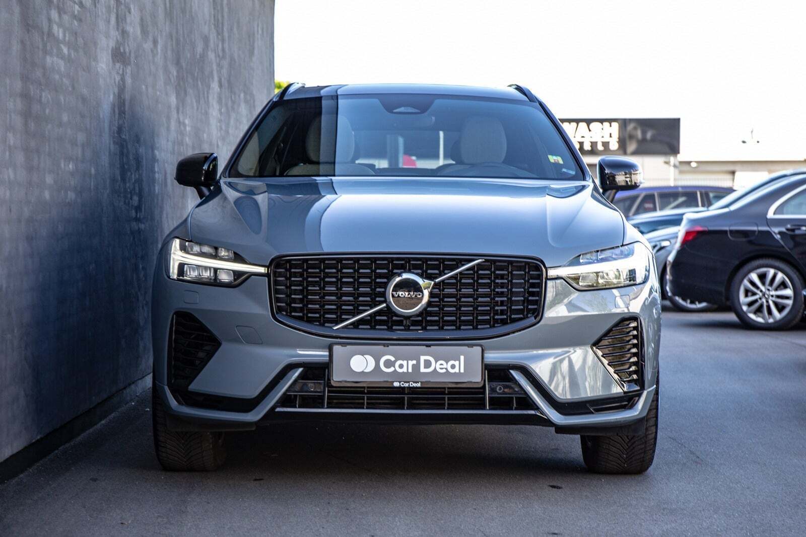 Grå Volvo XC60 fra 2023