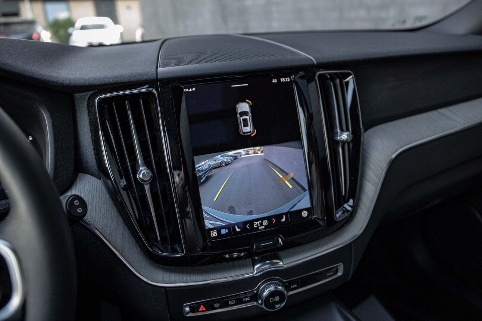 Grå Volvo XC60 fra 2023