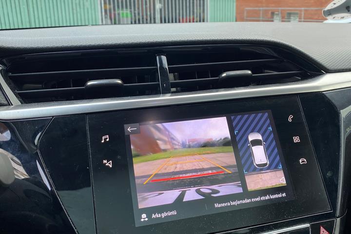 Hvid Opel Corsa fra 2021